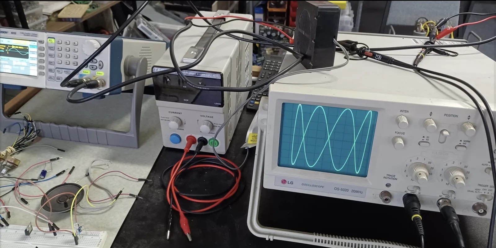 Electronic test equipment. Signal generator + CRO = lissajous curve